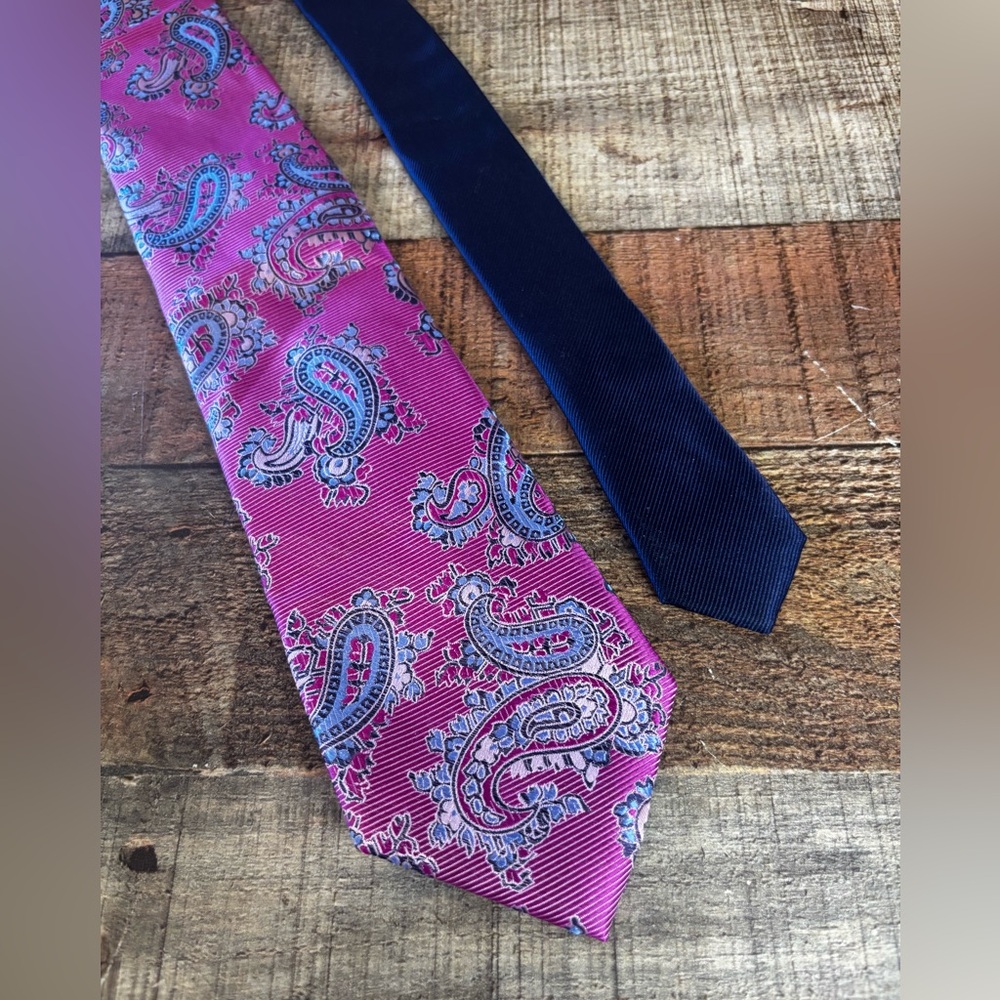 Tommy Hilfiger Men's Paisley Tie Necktie Classic 3" Silk Pink Blue Two Tone
